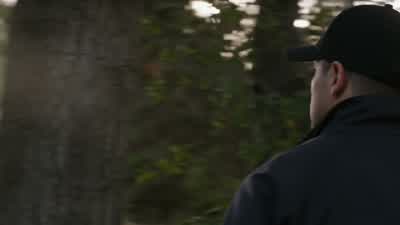 All right, you guys split up, circle around back, I'll have the front. - NCIS