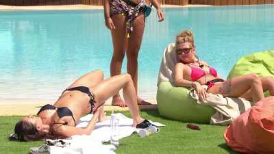 All she's heard
Sophie say was - Love Island