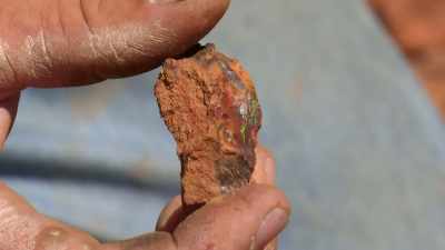 All signs suggest
there's still treasure here, - Outback Opal Hunters