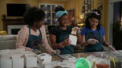 ALL: ♪ Sprinkle a cookie
In the bag ♪ - Saturdays