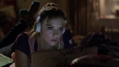 * ALL THAT GLITTERS - Pretty Little Liars