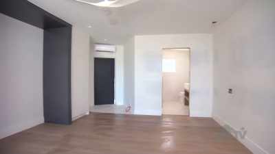All the air conditioning
is installed, - Island of Bryan