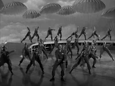 ALL: ♪ The parachute jump - Jumping Jacks