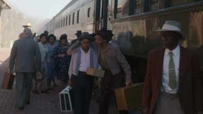 All the way down to the end
of the platform, please. - Women of the Movement