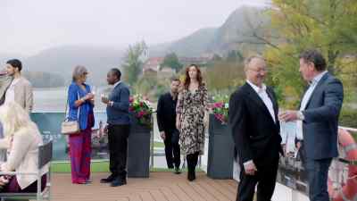 All these people... - Love on the Danube: Kissing Stars