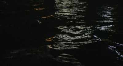 All through the night, we
came down the Thames and all - Murder of God's Banker