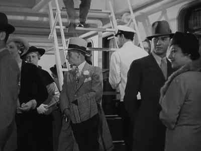 All visitors ashore! - A Night at the Opera