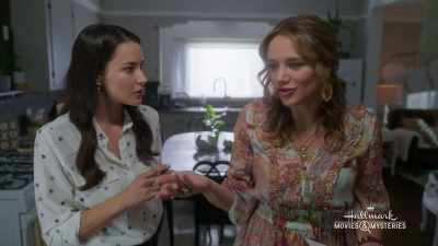 Alleged murderer.
And what's his motive? - Nikki & Nora: Sister Sleuths
