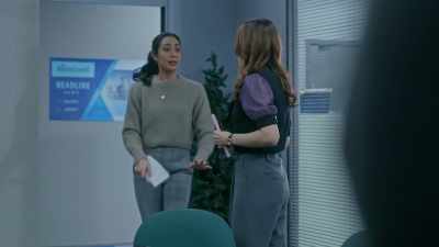 Alli, hang back. - Christmas Movie Magic