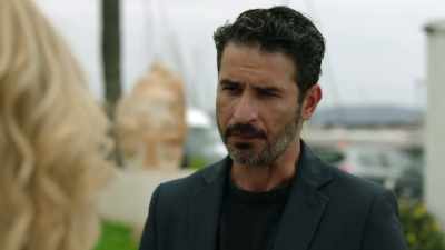 (allie)
I know you're hiding something. - My Father's Murder in Greece
