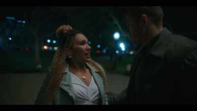 -Allison, wait.
-Luther, I can't. My plane. - The Umbrella Academy