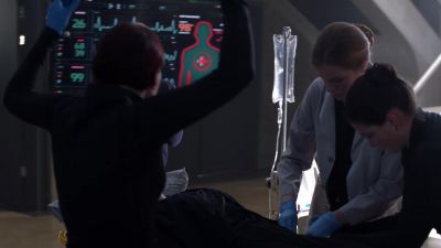 Almonds. That's cyanide. - Supergirl