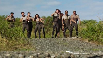 Aloha, babies. - Wrecked
