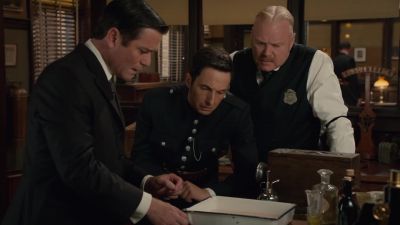           "aloha..." - Murdoch Mysteries