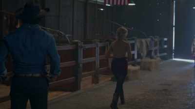 -Alright, come here.
-[Juniper giggles] - Mistletoe Ranch