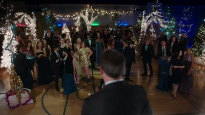 Alright everyone.
Gather around, gather around. - Christmas Class Reunion