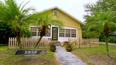 - Alright, here we go.
- Okay. - Zombie House Flipping