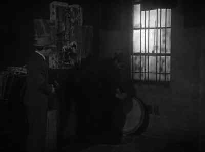 - Alright, now go on down.
- Now wait a minute, we can talk... - Escape in the Fog