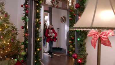 Alright, Sophie,
open your last present. - Jingle Bell Princess