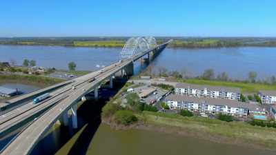also known as the I-40
Mississippi Crossing. - Engineering Catastrophes