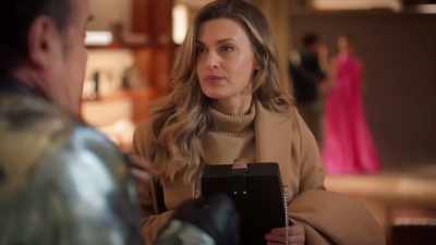 Also, notice the cheap factory
lining, the messy stitch work, - Crimes of Fashion: Killer Clutch