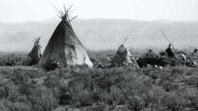 Although most preferred a
nomadic lifestyle, - Flood in the Desert