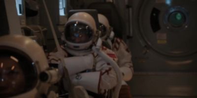 Altitude radar's losing lock.
We're landing blind. Gear down. - For All Mankind