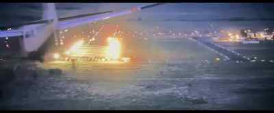 Altitude's at, uh, 1,000 feet. - Flight Risk