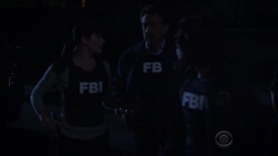 Alvez, Lewis, take the back. - Criminal Minds