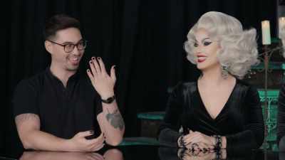 - Always open palm.
[hosts laughing] - The Boulet Brothers' Dragula: Titans