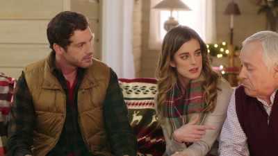 (Amalie)
Oh, Dad, do you still have
those old, uh, - Christmas Love Letter