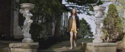 - Amanda, where are you going?
- I don't know - Thoroughbreds