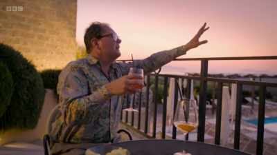 Amanda. Darling. Come up here. - Amanda & Alan's Italian Job
