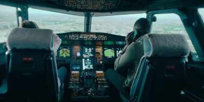 Amanda, she shot and killed the pilot.
Not because she wanted to, - Hijack