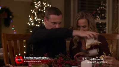 Amanda, you should
give him a tour. - Christmas Homecoming