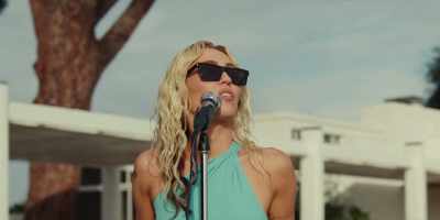 ♪ Amazing ♪ - Miley Cyrus - Endless Summer Vacation (Backyard Sessions)