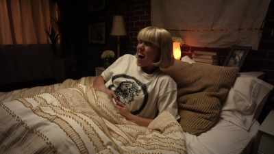 (Amber farts)
(Amber groans) - Don't Let Her In