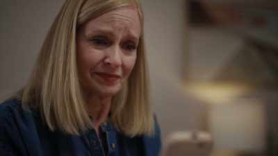 -[amelia sobs]
-[dramatic music] - The Surrogate Scandal