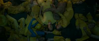 Amenez-la en bas dans les douches. - Guardians of the Galaxy