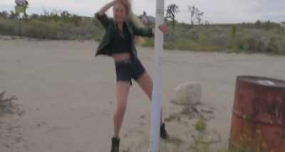 ♪ American woman - #FollowMe