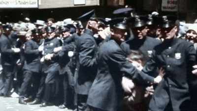 AMERICANS ARE CELEBRATING
GOOD TIMES. - America in Color