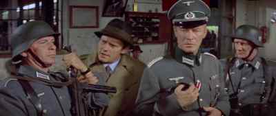 - Amerikanisch, nicht?
- Ja. - Von Ryan's Express