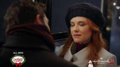 - Ames, hey, look. - Christmas in Vienna
