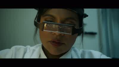 Amita, there's a guy in the kitchen. - Ocean's Eight