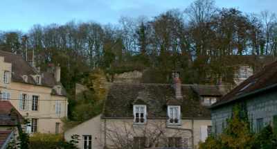 Among other things,
many old thatched roofs, - Van Gogh: Of Wheat Fields and Clouded Skies