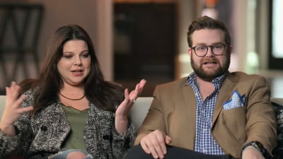 [Amy] We got pilgrim collars going on,
big pilgrim collars, and big skirts. - Shiny Happy People: Duggar Family Secrets