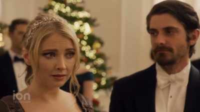 - Amy is your sister?
- Yeah. - Best Christmas Ball Ever!