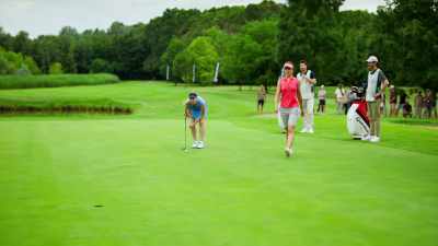 An absolutely incredible
shot on the final hole - Love on the Right Course