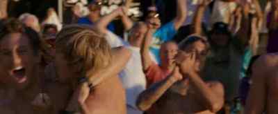 An amazing barrel for Bethany Hamilton.
Perfect positioning. - Soul Surfer