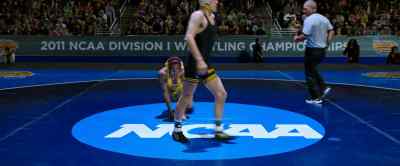 An exciting first period
in this 125-pound final. - Unstoppable